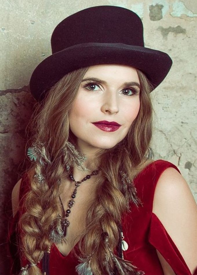 Евгения Рыбакова и группа «Обними Кита»