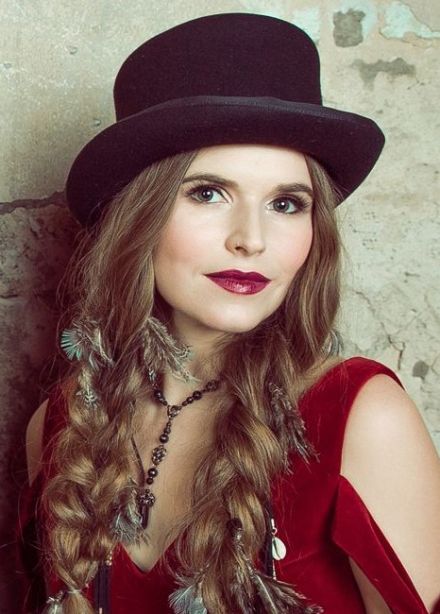 Евгения Рыбакова и группа «Обними Кита»