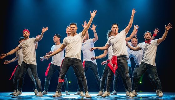 Шоу под дождём IV. Мужчина vs Женщина